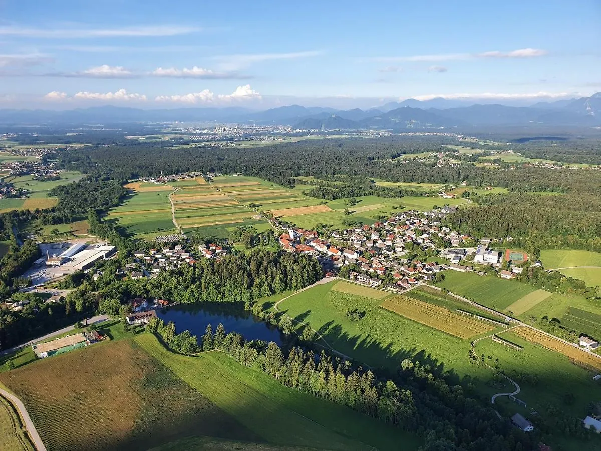 ŠenčurHisa Na Vrtu公寓 民宿