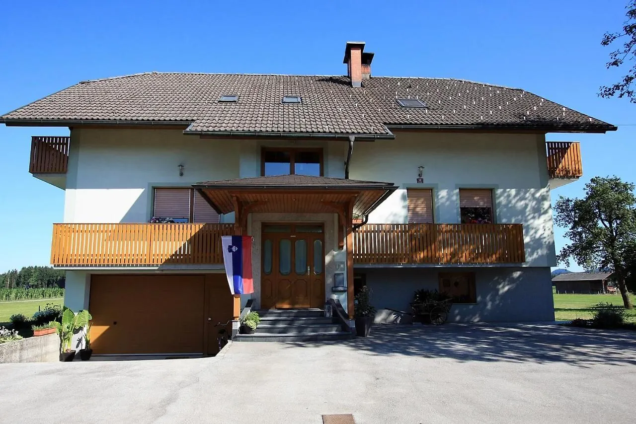 Hisa Na Vrtu Lägenhet Šenčur Rum i privatbostad